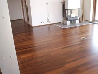 Parkiety i deski-Parkiet z drewna egzotycznego jesion bursztyn