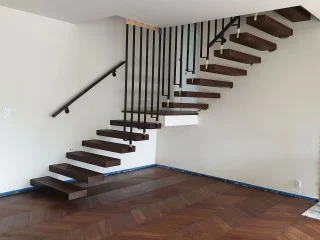 Montaż schodów-Montaż schodów i parkietu