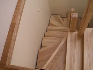 Montaż schodów-Montaż schodów ślimakowych